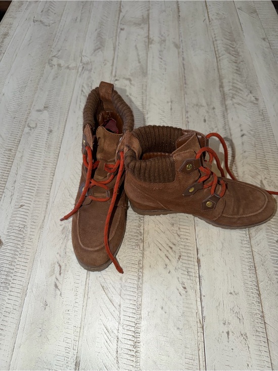 Tommy Hilfiger Shoes - Tommy Hilfiger Brown Suede Women’s 6.5 Wedge Ankle Boots with Orange Laces